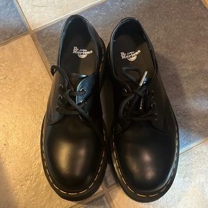 8053 Leather Platform Casual Shoes Dr. Marten